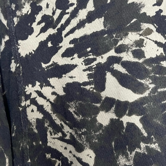 Time and Tru Women's Print Sweatshirt - Green & Black- Size XL (16-18) - Picture 2 of 4